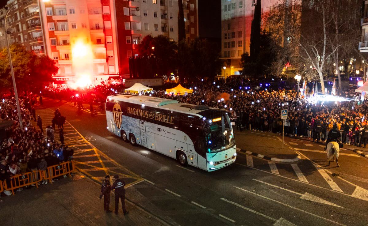 Autobús del Valencia CF en Mestalla