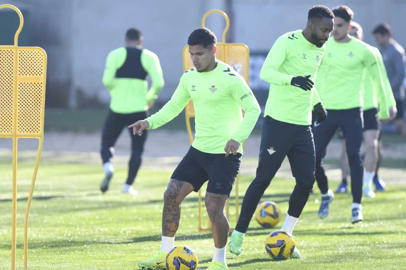 El Cucho Hernández, en su primer entrenamiento con el Betis (Foto: Kiko Hurtado).