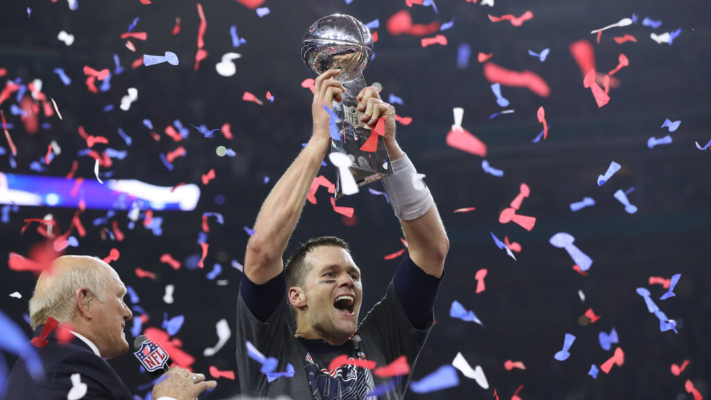 Tom Brady levantando su quinto título de la Super Bowl (Fuente: Cordon Press)