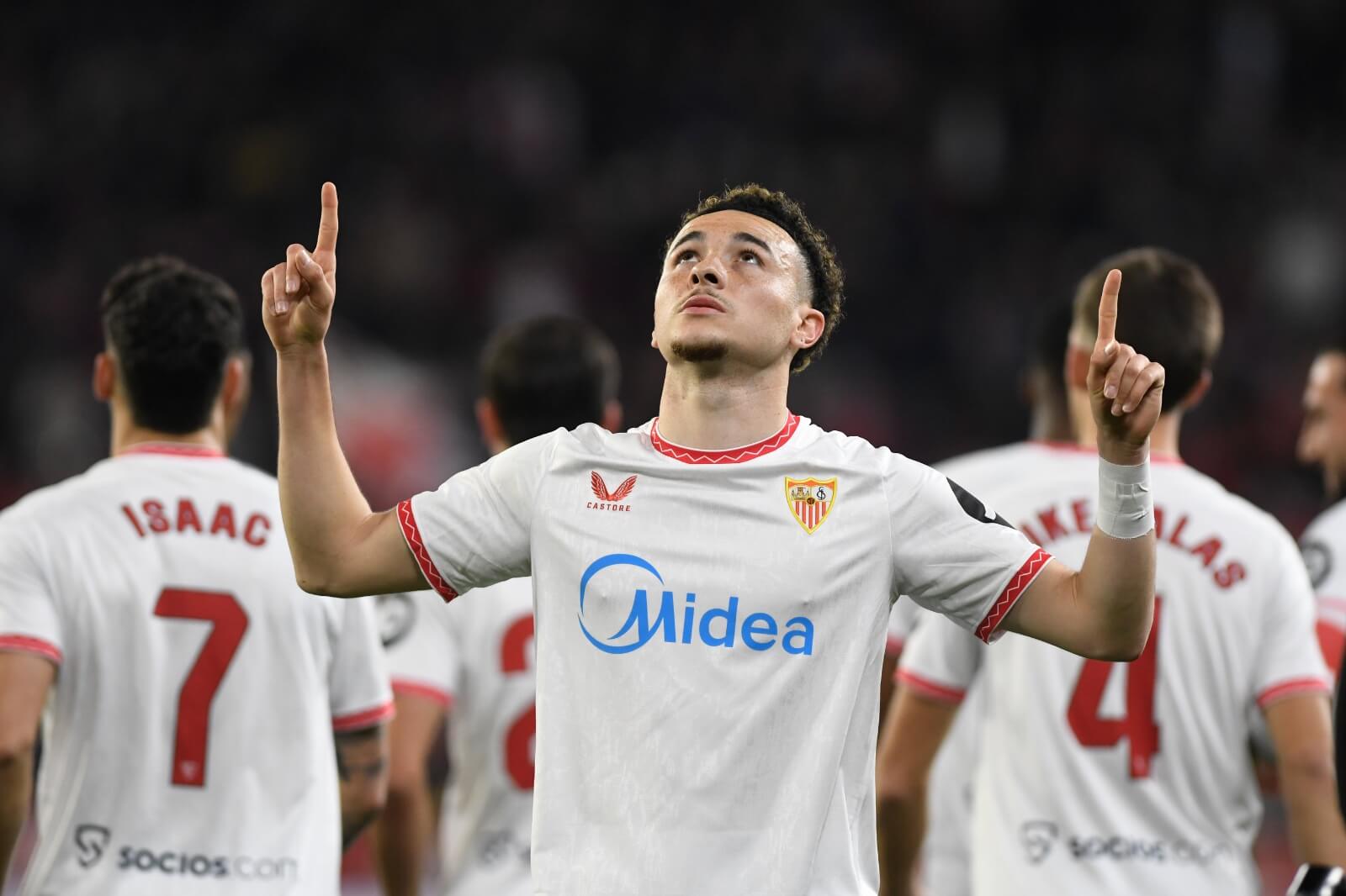 Rubén Vargas celebra su gol (foto: Kiko Hurtado).