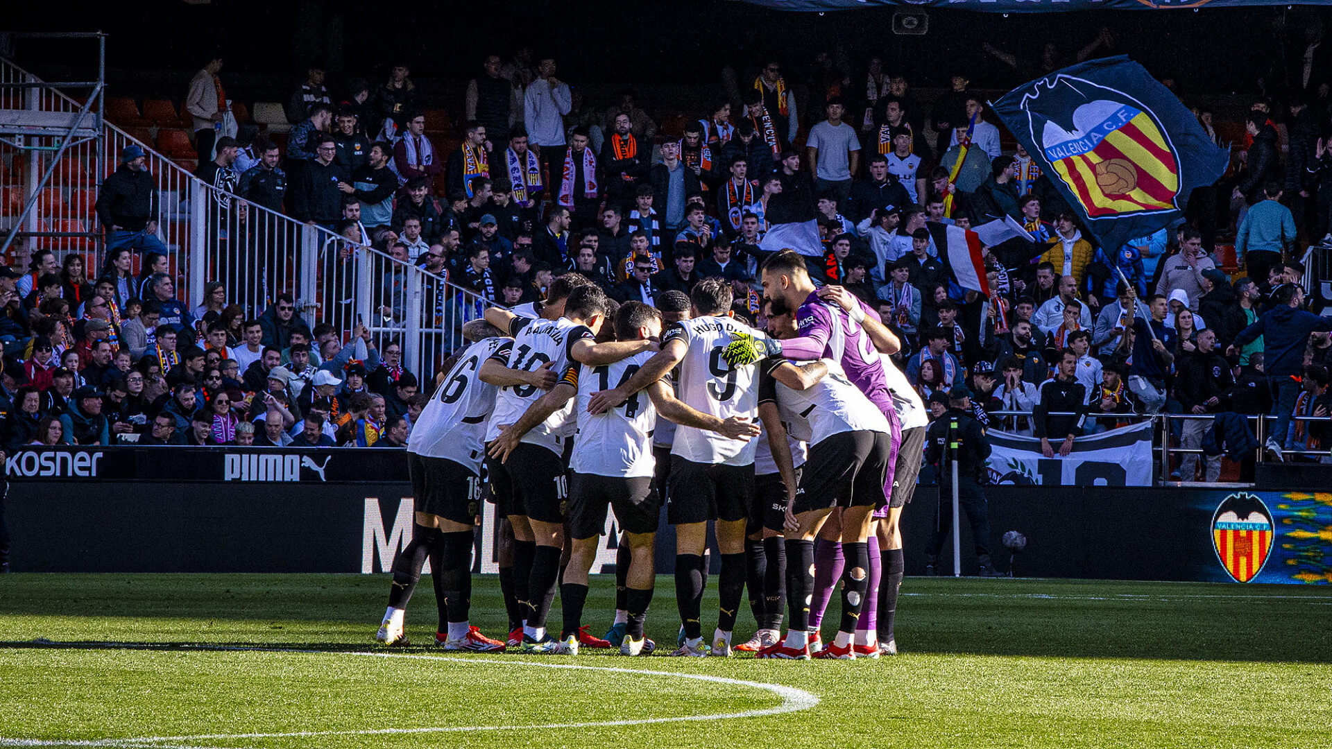 Piña del equipo ante el CD Leganés (Foto: Valencia CF).