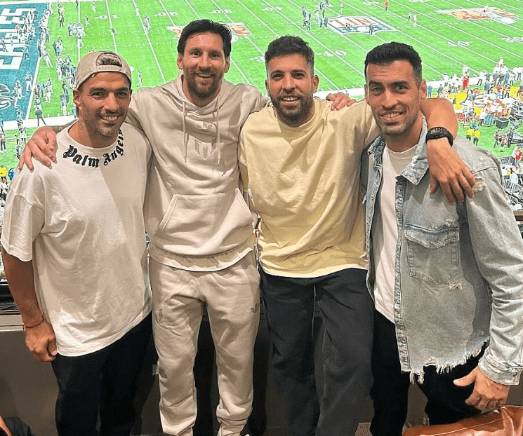 Luis Suárez, Leo Messi, Jordi Alba y Sergio Busquets en la Super Bowl 2025 (foto: redes)