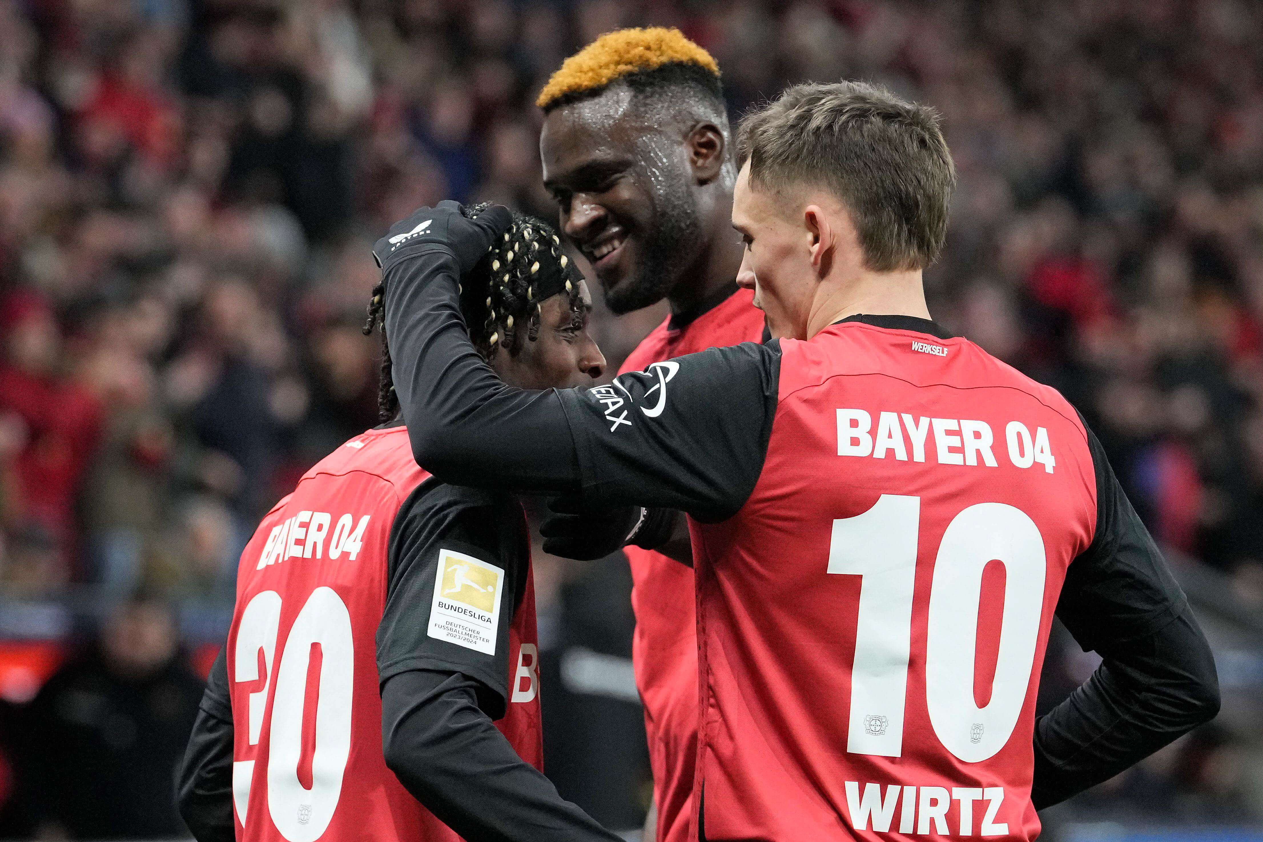 Florian Wirtz y Jeremie Frimpong celebrando un gol con el Bayer Leverkusen (Foto: Cordon Press).