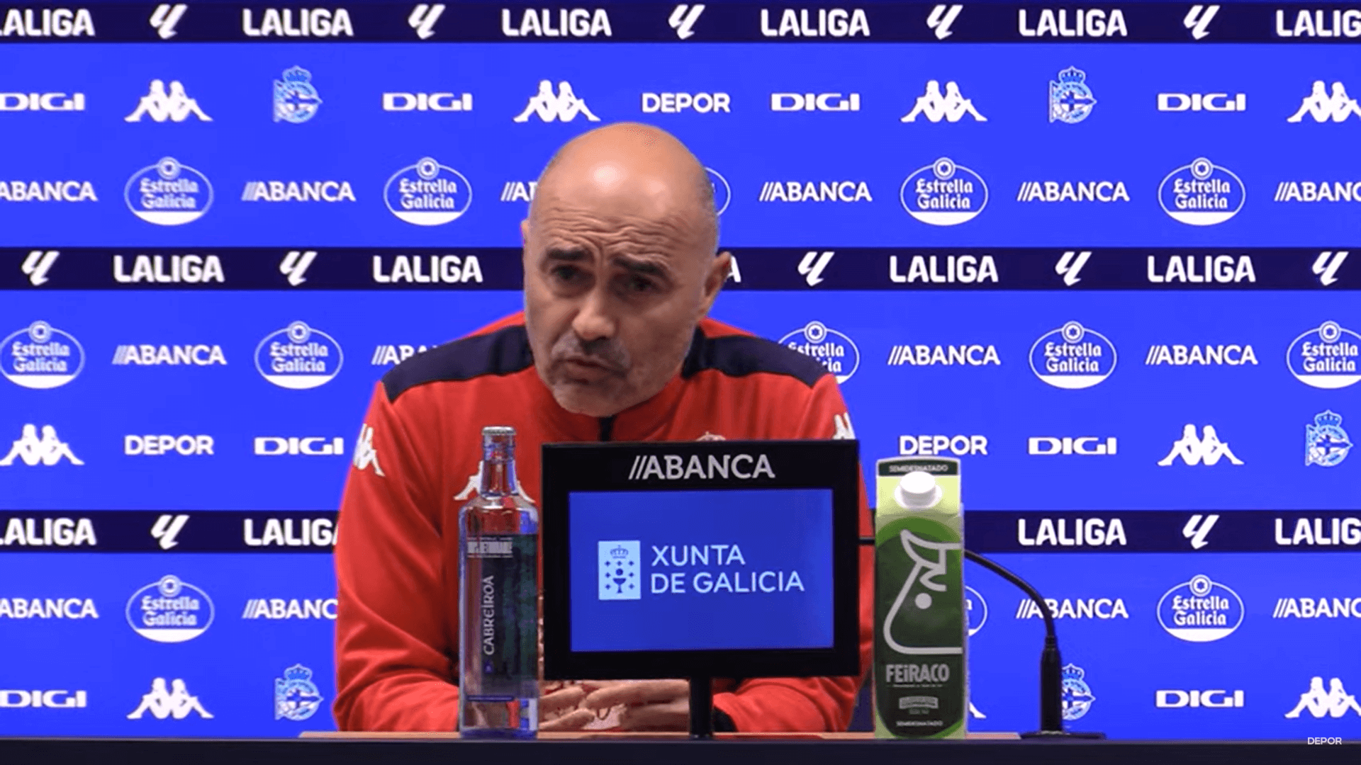 Óscar Gilsanz, en rueda de prensa con el Deportivo.