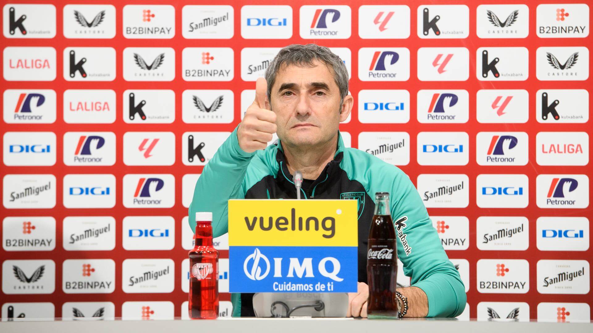 El técnico Ernesto Valverde atiende a la prensa en Lezama (Foto: Athletic Club).