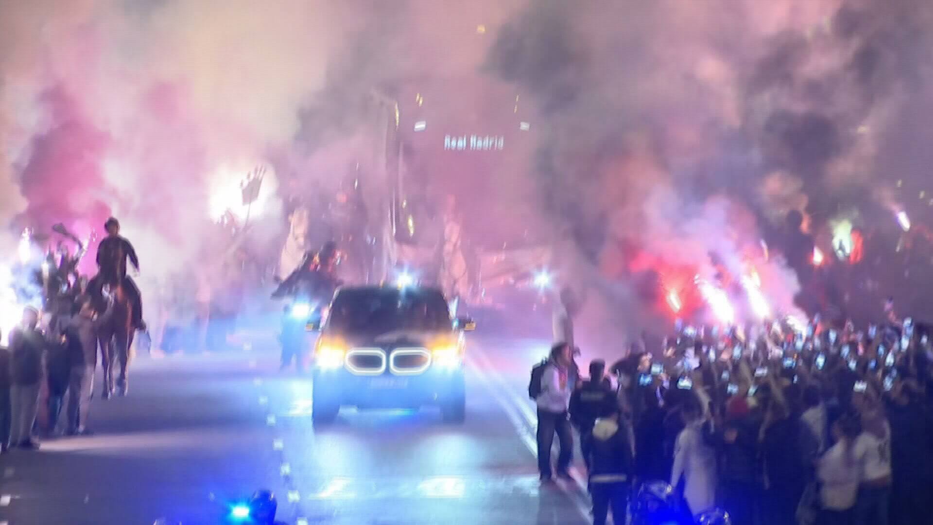 Llegada del autobús del Real Madrid al Santiago Bernabéu (ElDesmarque).