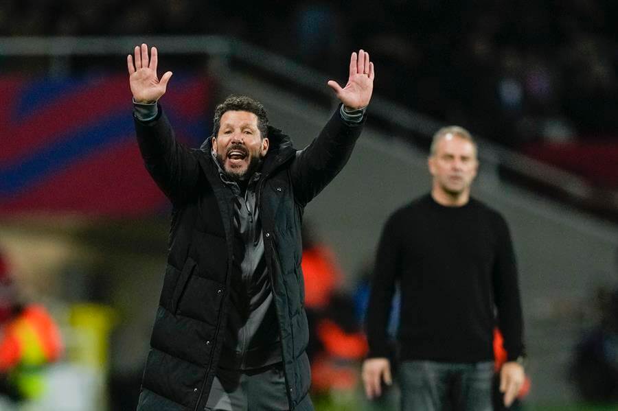 Simeone en Montjuic. (Foto: EFE)