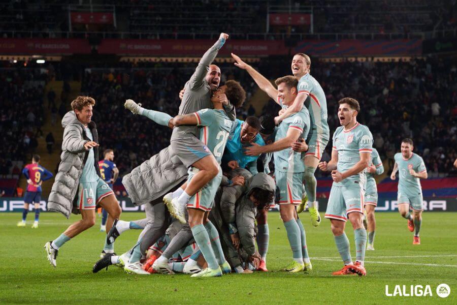 Celebración colchonera en Barcelona. (Foto: LALIGA)