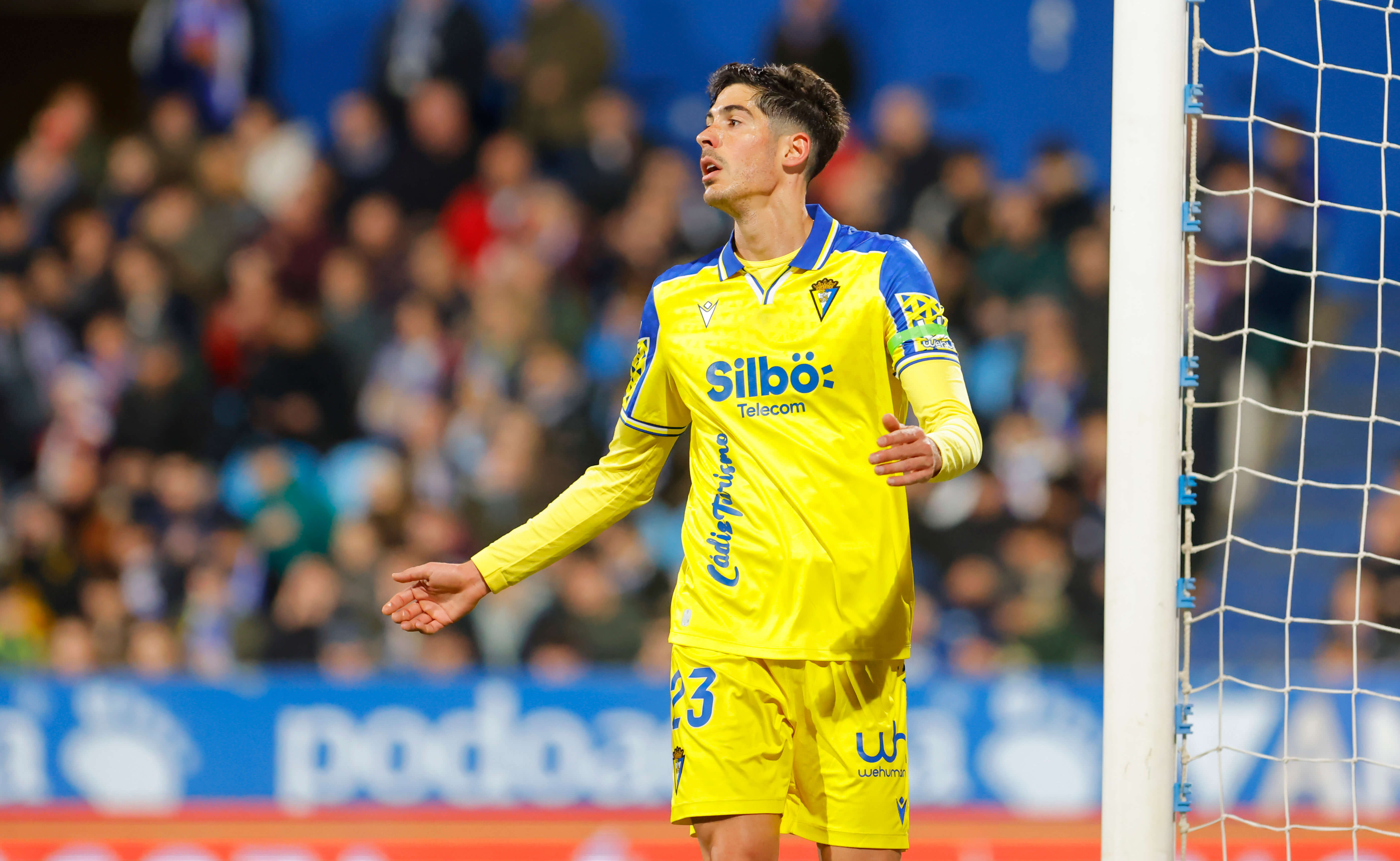 Carlos Fernández se lamenta en un partido del Cádiz CF (Foto: LaLiga).