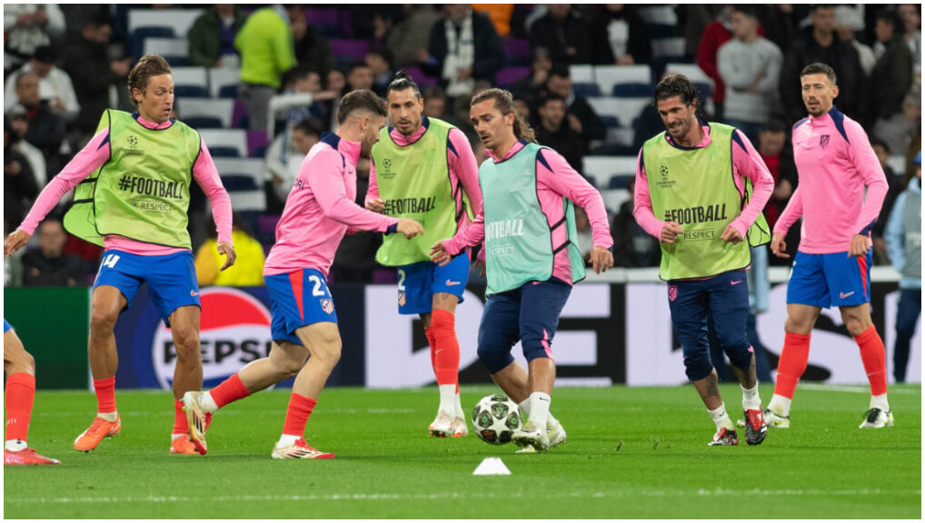 Los jugadores colchoneros en la previa del Real Madrid-Atlético (foto: Atlético).