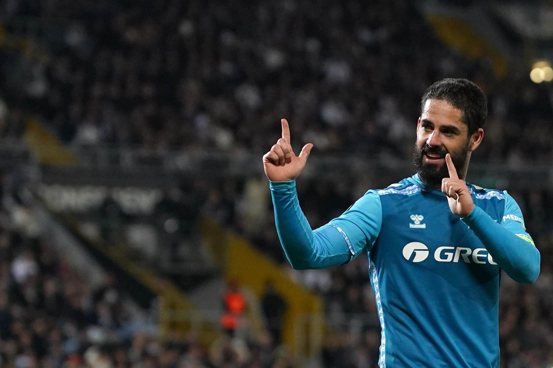 Isco Alarcón, celebrando su tanto ante el Vitoria Guimaraes (Foto: EFE). 