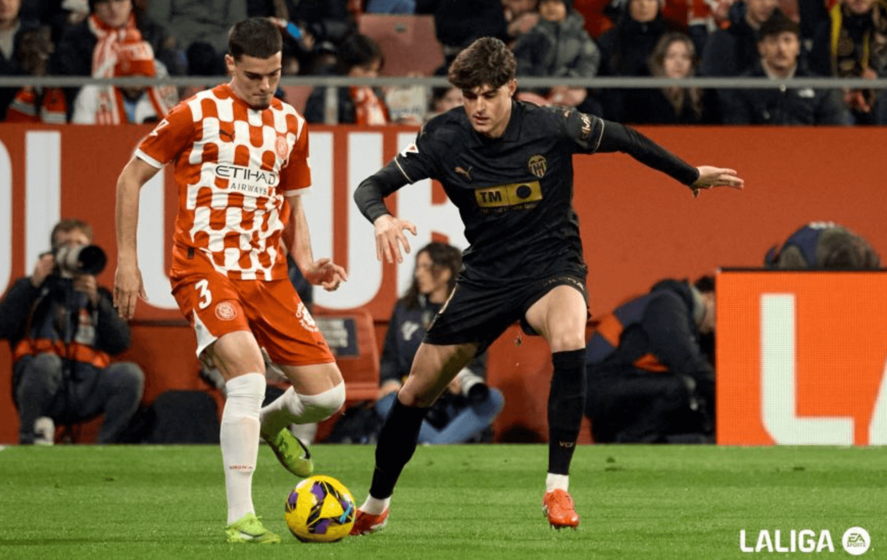 Javi Guerra ante el Girona