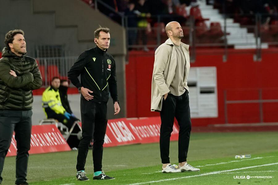 Ramírez se lamenta durante el duelo ante el Almería (Foto: LaLiga).