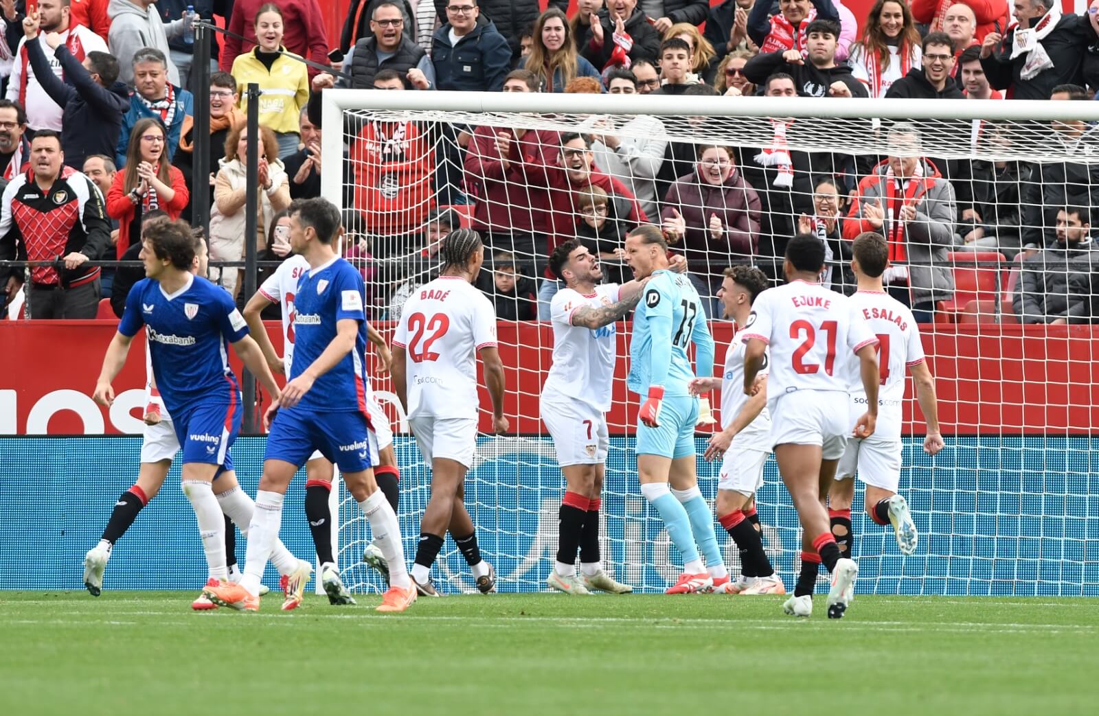 Nyland paró el penalti ante el Athletic (Foto: Kiko Hurtado)