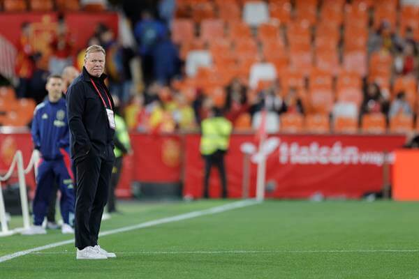 Koeman en Mestalla (EFE)