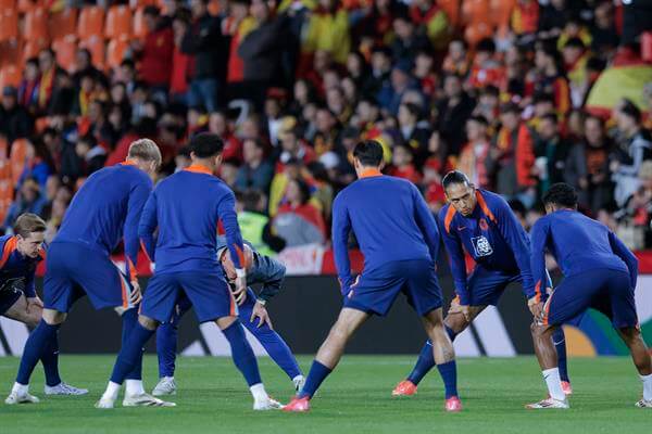 La Selección Holandesa en Mestalla (EFE)