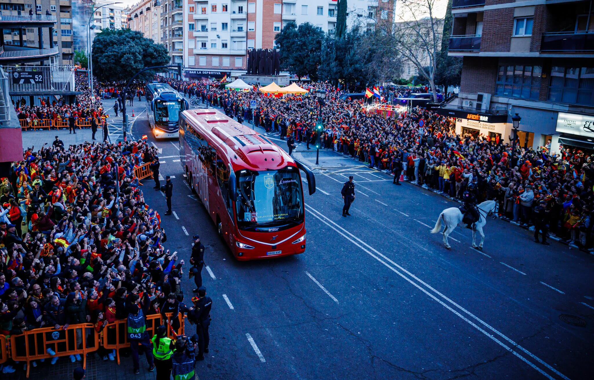 España llegando a Mestalla (RFEF)