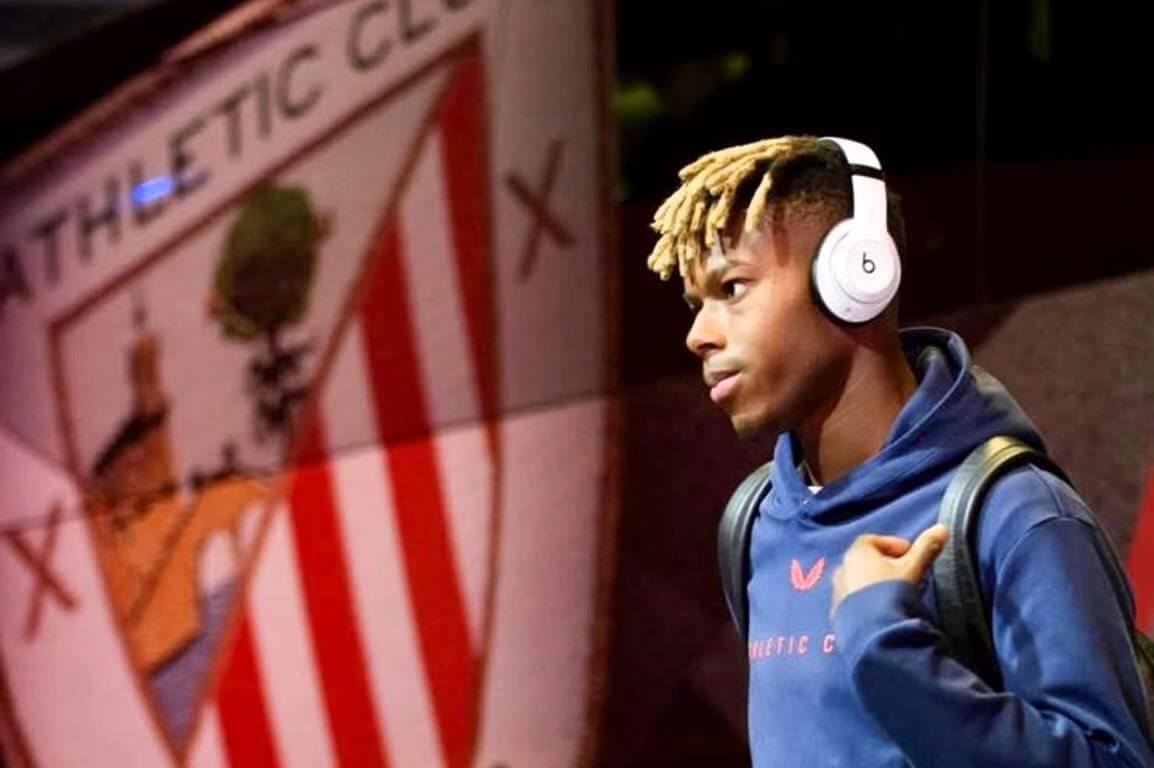 Nico Williams llega en el autobús a San Mamés (Foto: Athletic Club).
