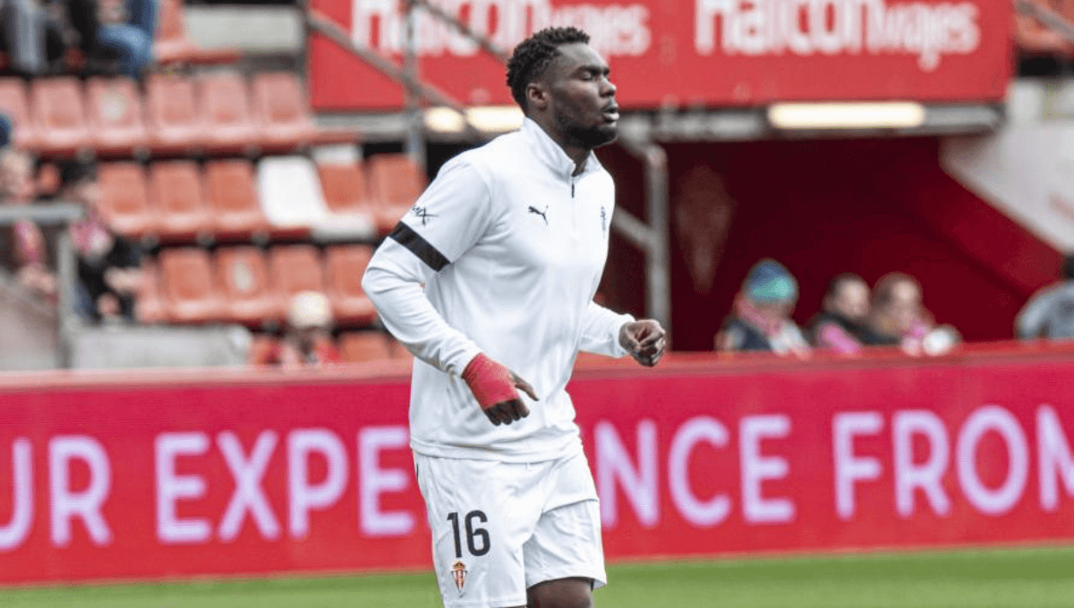 Jordy Caicedo, en un calentamiento del Sporting (Foto: LaLiga).