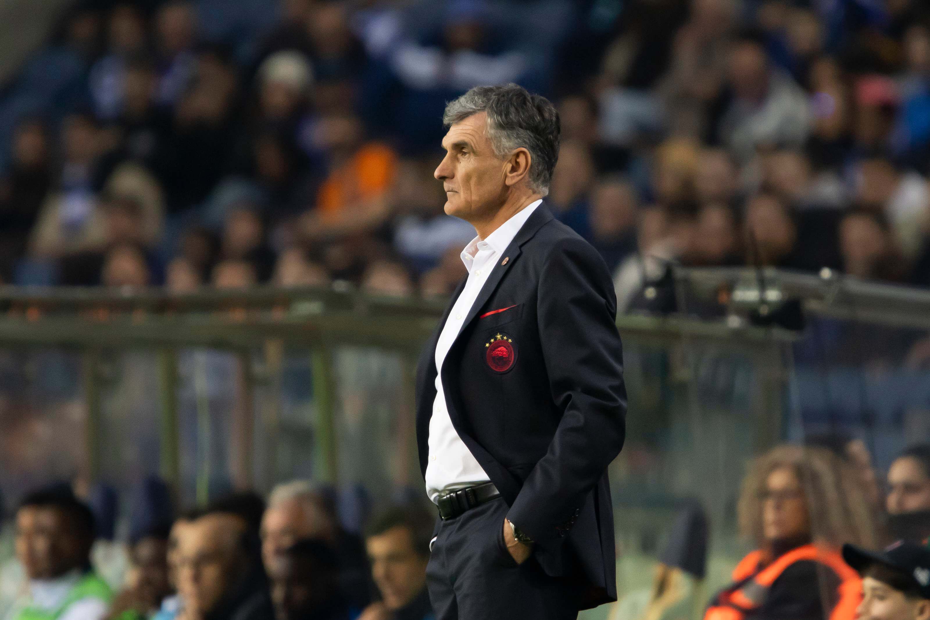 José Luis Mendilibar, durante un partido de Olympiacos (Foto: Cordon Press).