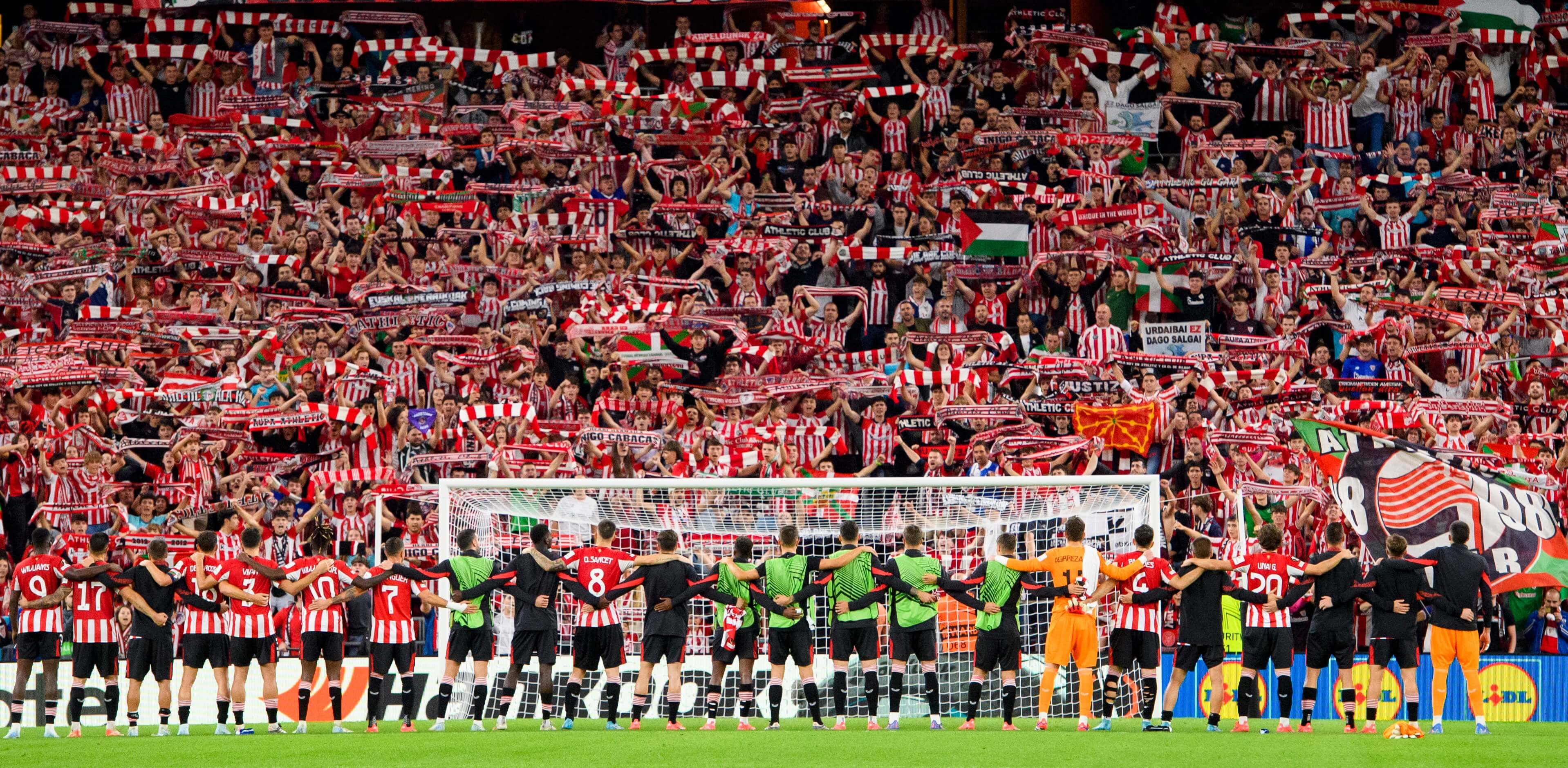 Jugadores y afición, unidos en San Mamés (Foto: Athletic Club).
