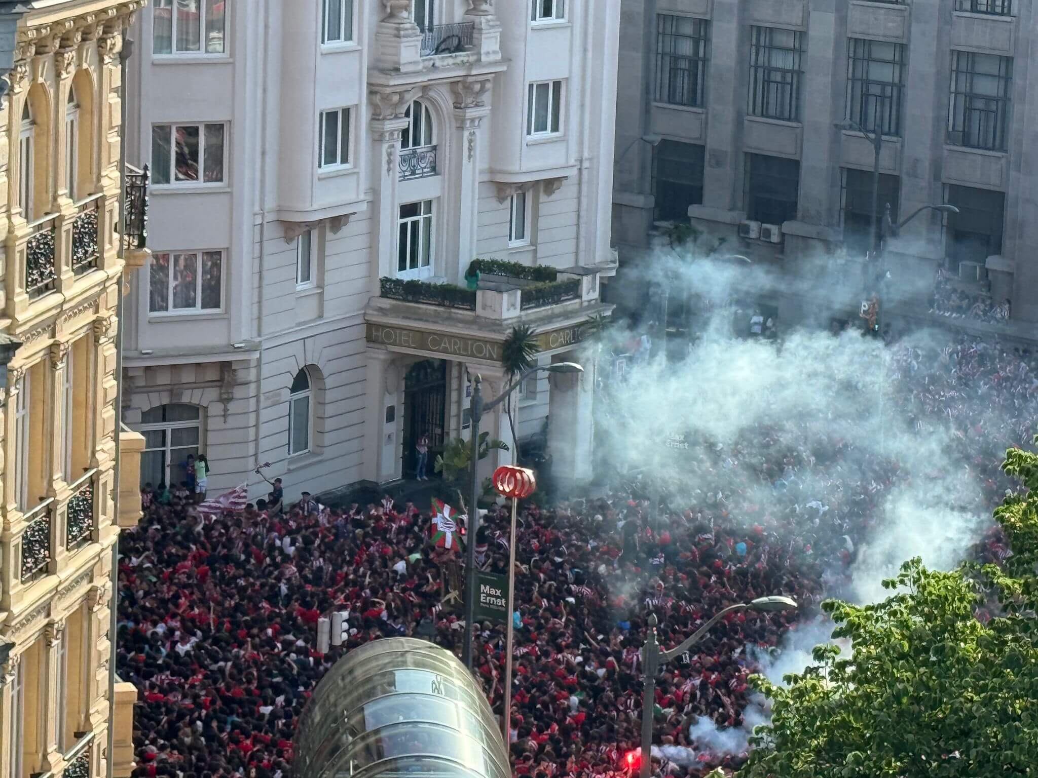 La plaza Moyua convertido en un hervidero humano para el Athletic - Manchester (Foto: ElDEsmarque).