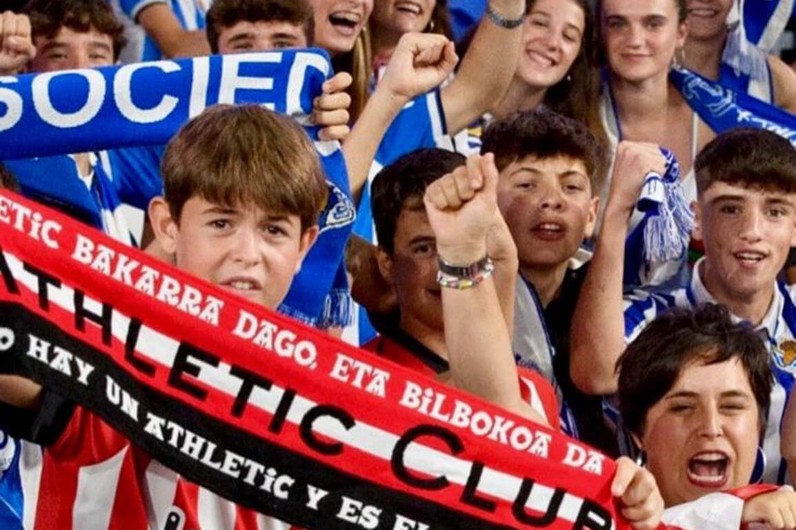 Las aficiones comparten grada en un derbi vasco en Anoeta (Foto: Athletic Club).
