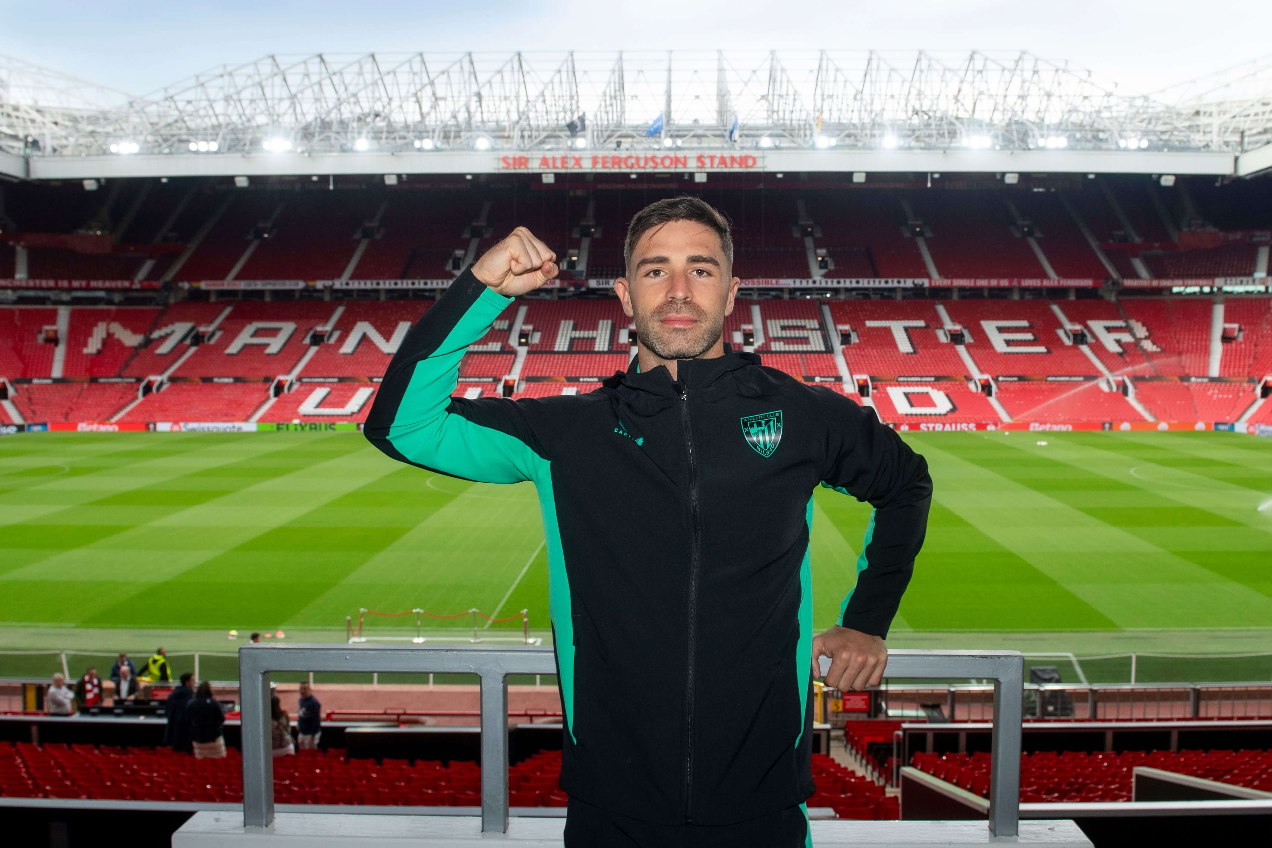Yeray posa en Old Trafford, campo del Manchester (Foto: Athletic Club).