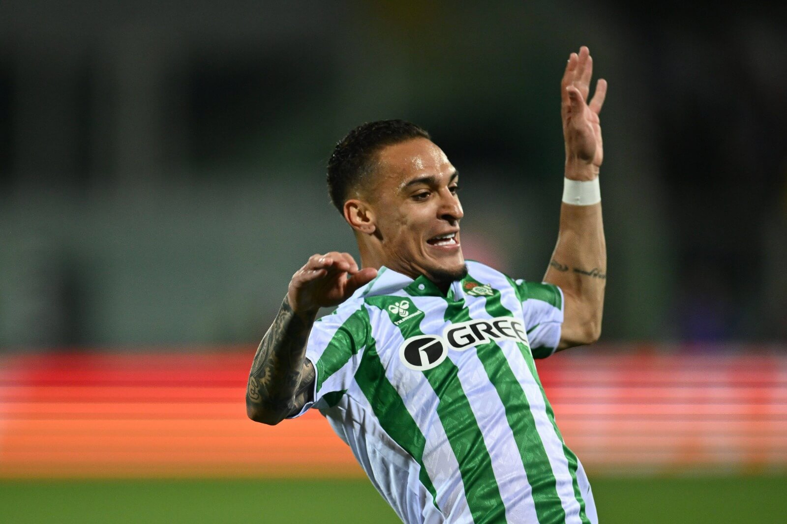 Antony celebra su gol en el Fiorentina-Betis (Foto: Cordon Press).