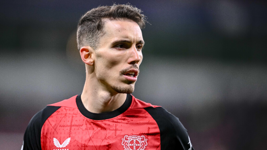 Álex Grimaldo durante un partido del Bayer Leverkusen (Fuente: Cordon Press)