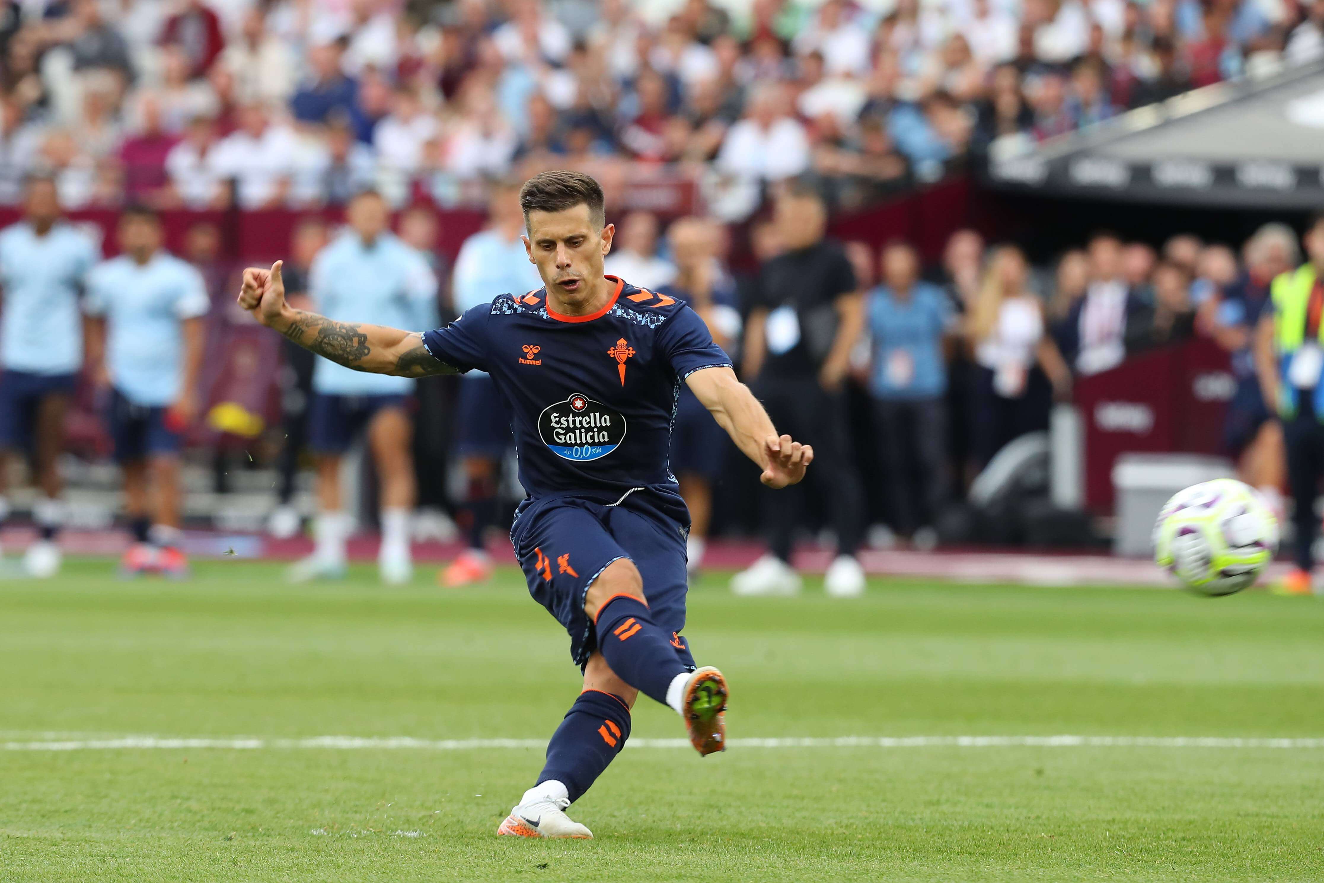 Alfon, primer fichaje del Sevilla, en un encuentro con el Celta (Foto: Cordon Press).