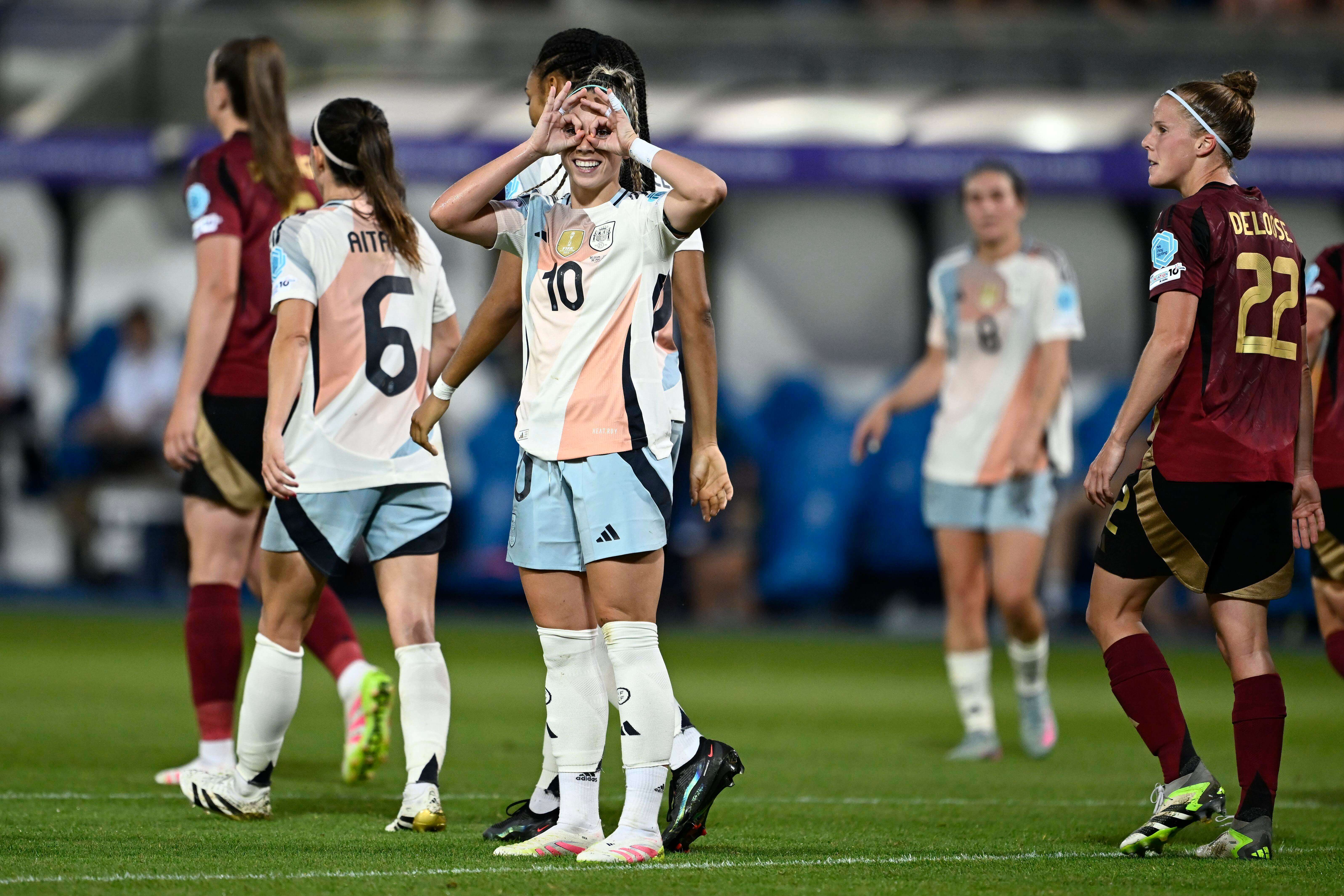 Athenea del Castillo celebra uno de sus goles en el Bélgica-España (Foto: Cordon Press).