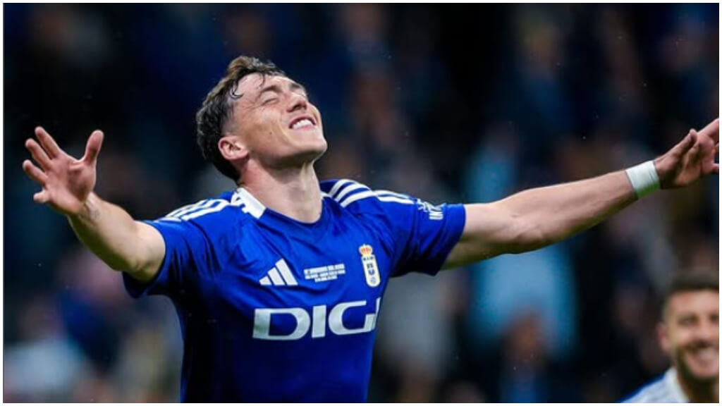 Fede Viñas celebrando un gol con el Real Oviedo. (Foto: @federicovinas98)