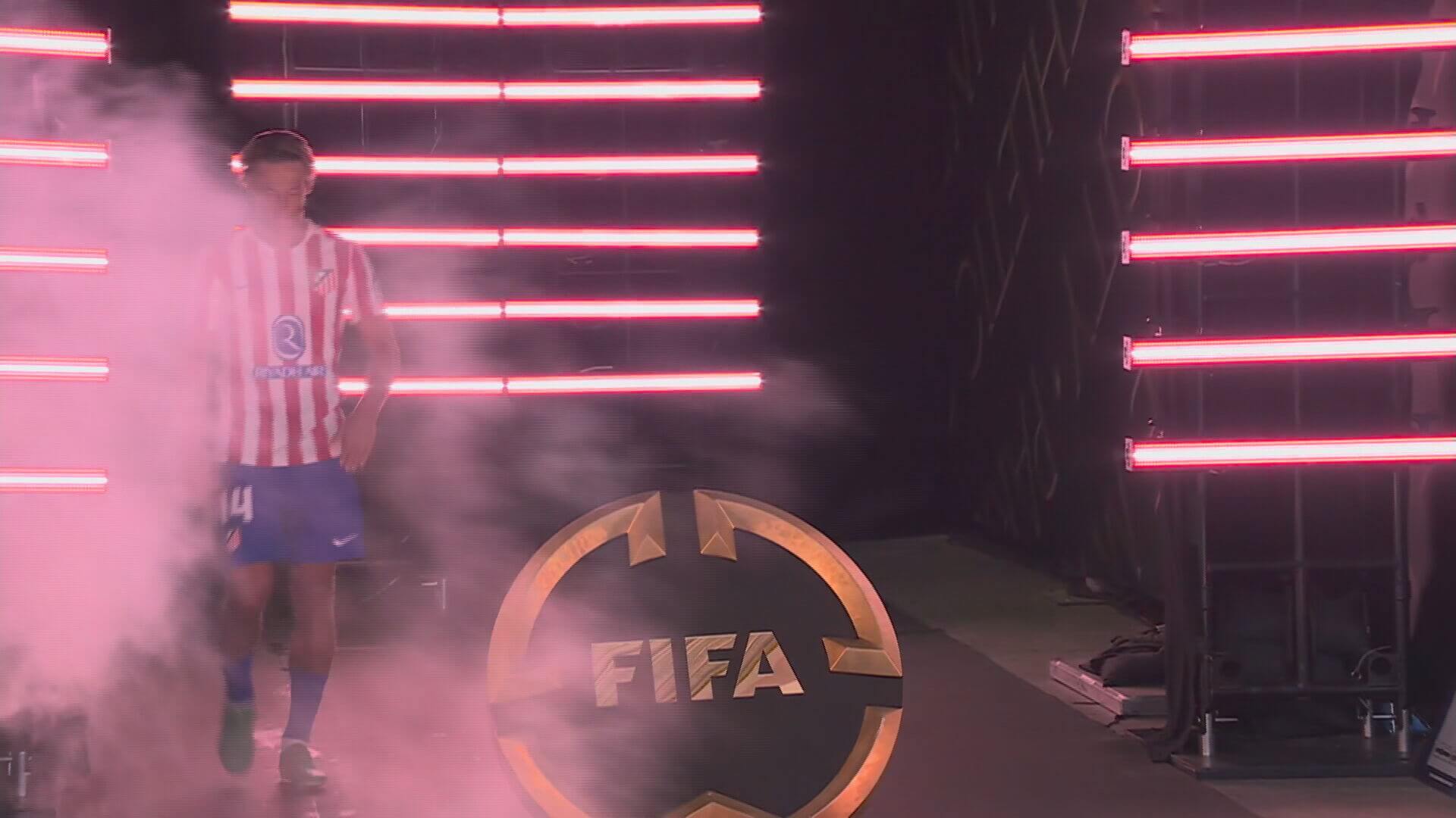 Marcos Llorente saltando al campo ante el Botafogo