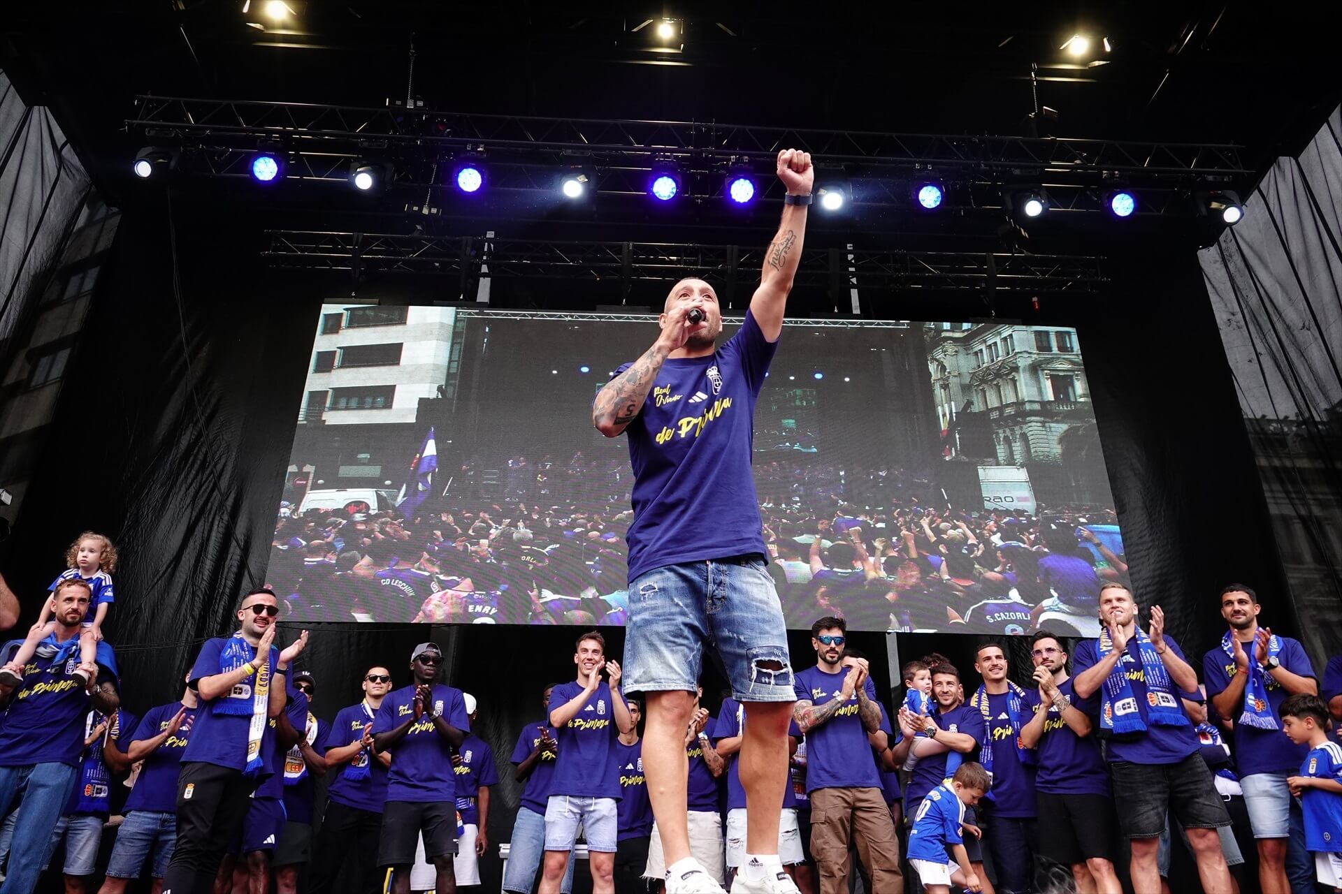 Santi Cazorla, en la celebración del Real Oviedo (FOTO: Europa Press).