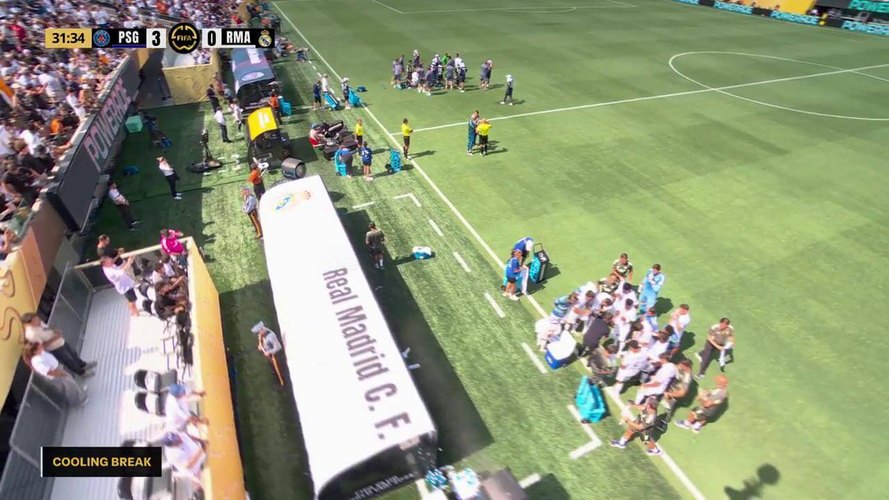 Pausa de hidratación en el PSG - Madrid