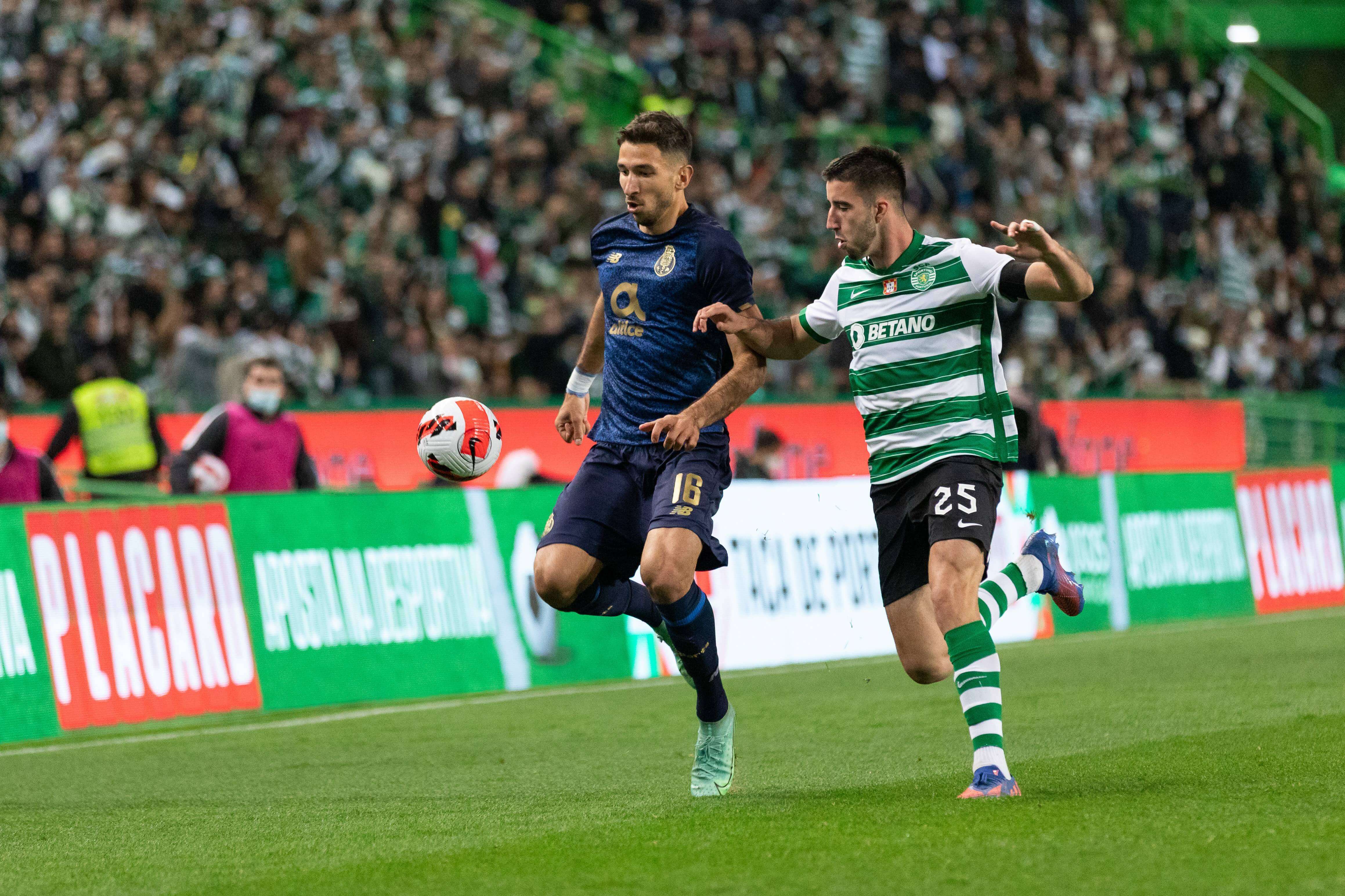Marko Grujic, durante un partido con el Oporto (Foto: Cordon Press).