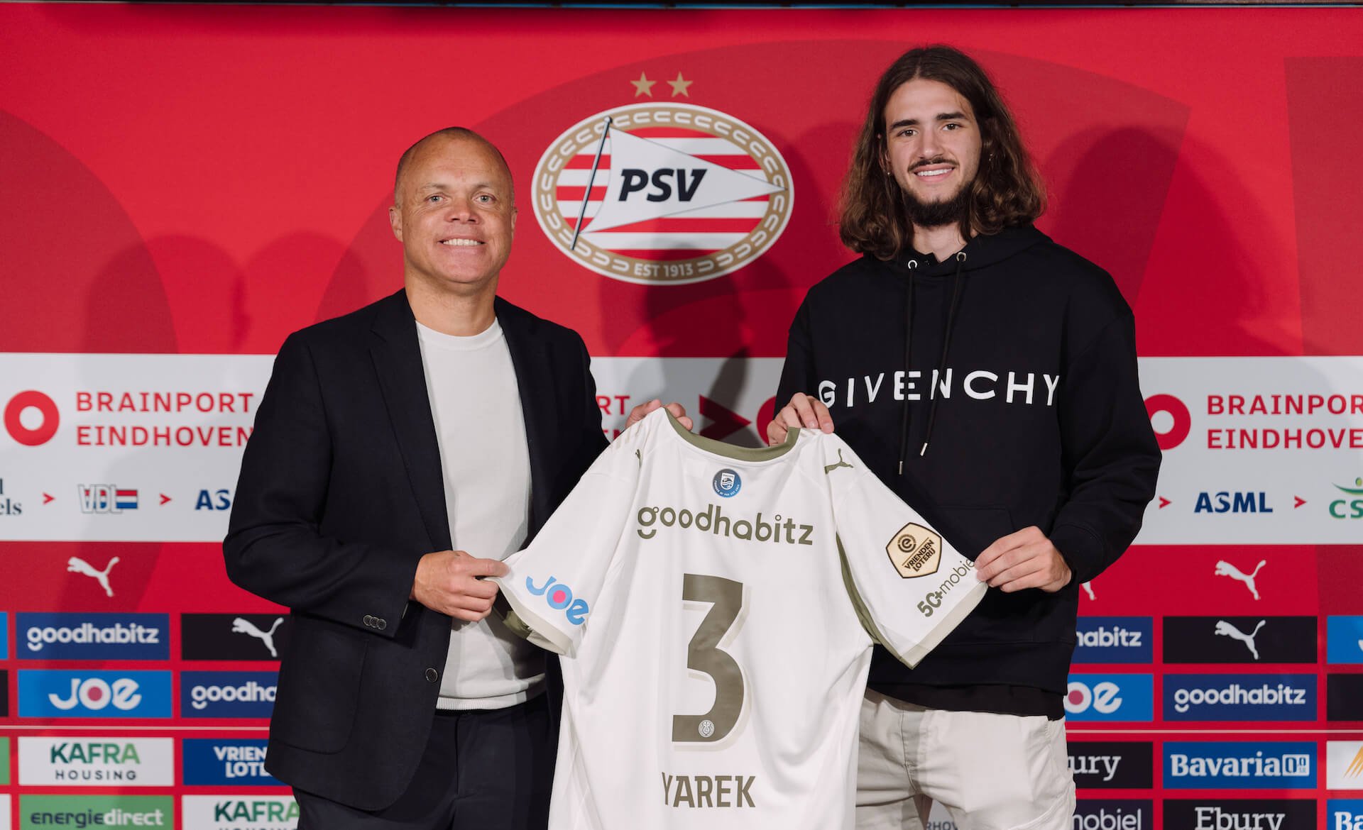 Yarek Gasiorowski ya es del PSV