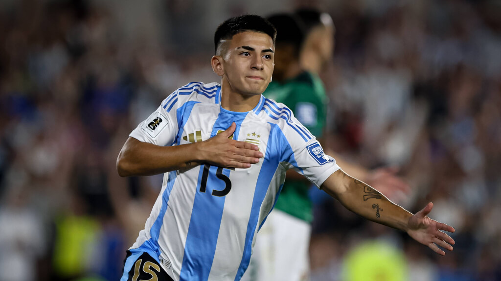 Thiago Almada durante un partido con la Selección Argentina (Fuente: Cordon Press)