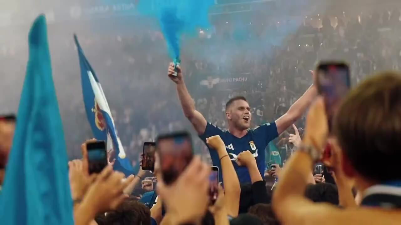Alemao, en la celebración del ascenso (imagen: Real Oviedo).