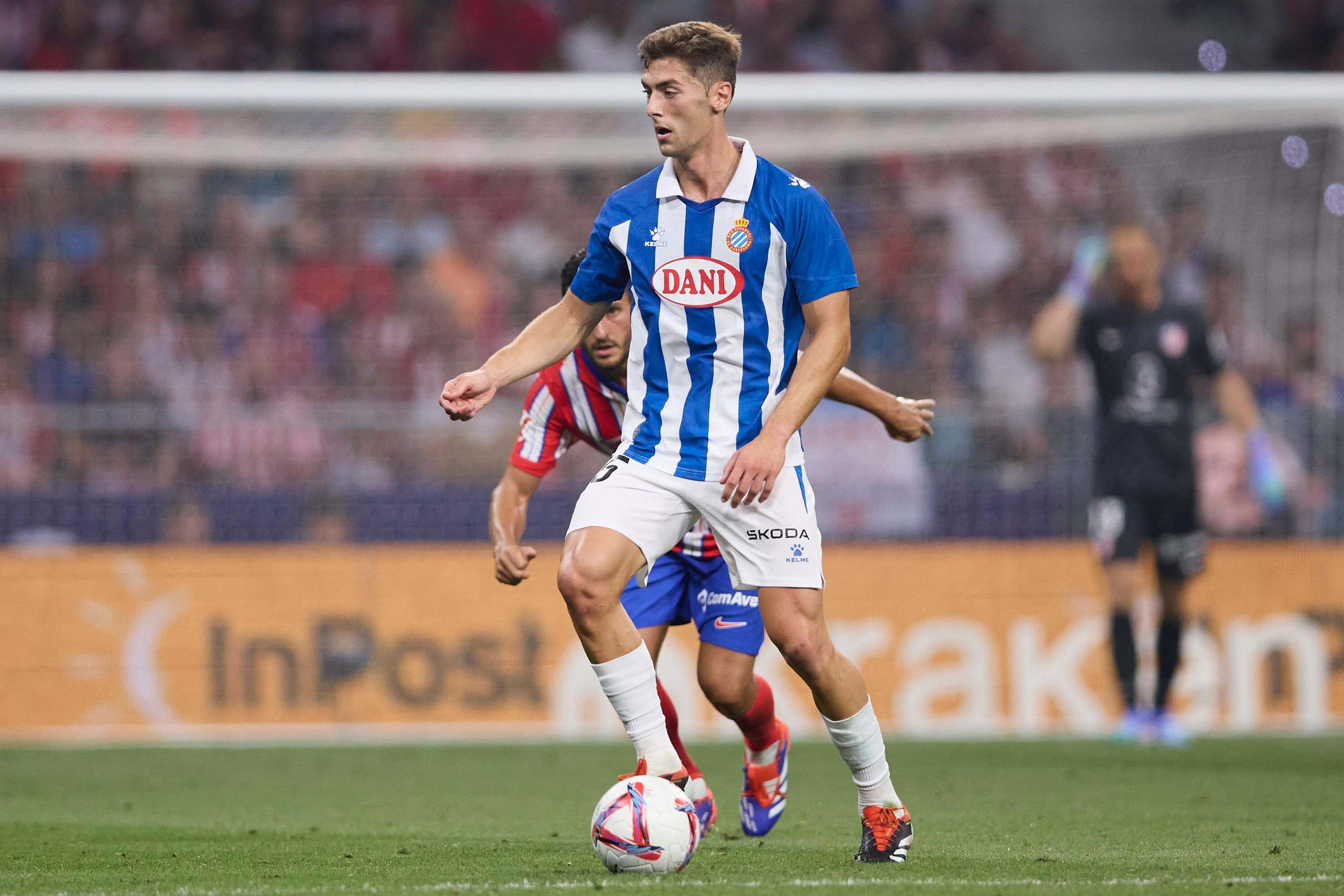 José Gragera controla un balón en el Atlético de Madrid-Espanyol (Foto: Cordon Press).