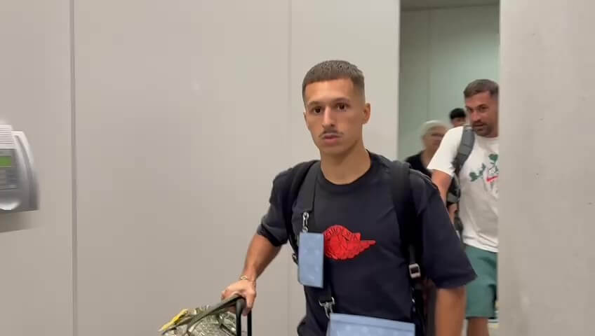 Bryan Zaragoza llega a Vigo para cerrar su fichaje por el Celta (Foto: Alberto BRevo)