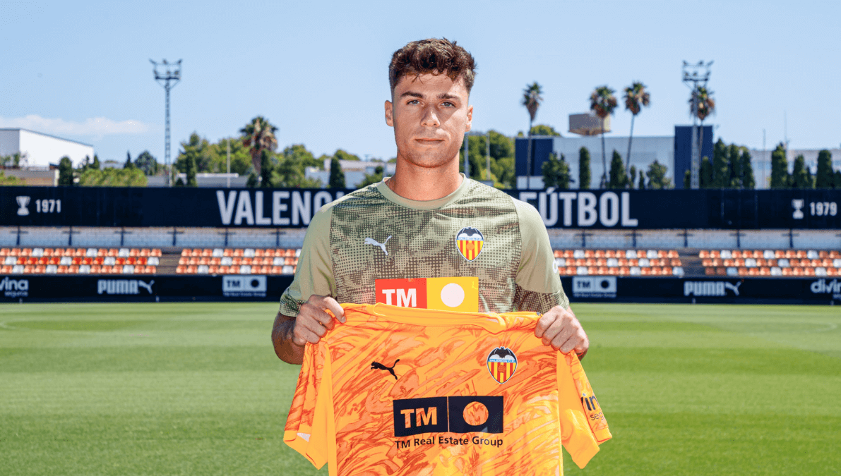 Vicent Abril renueva con el Valencia (FOTO: VCF).