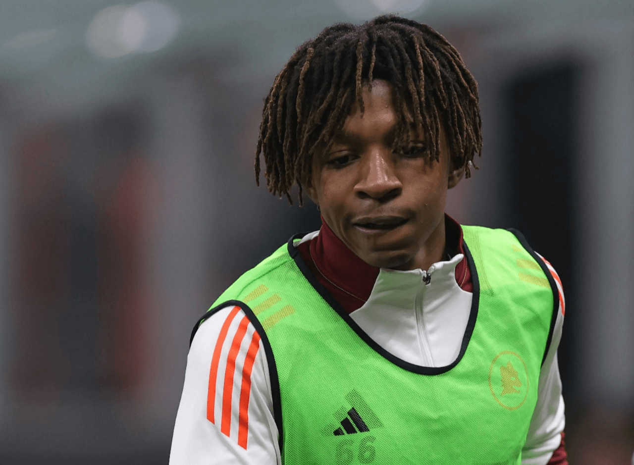 Buba Sangare antes de un encuentro con la AS Roma. (Foto: Cordon Press)