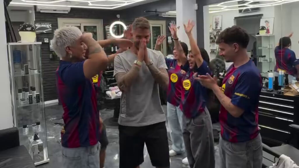 Iñigo Martínez en su peluquería de Barcelona (Fuente: ceache.barber)