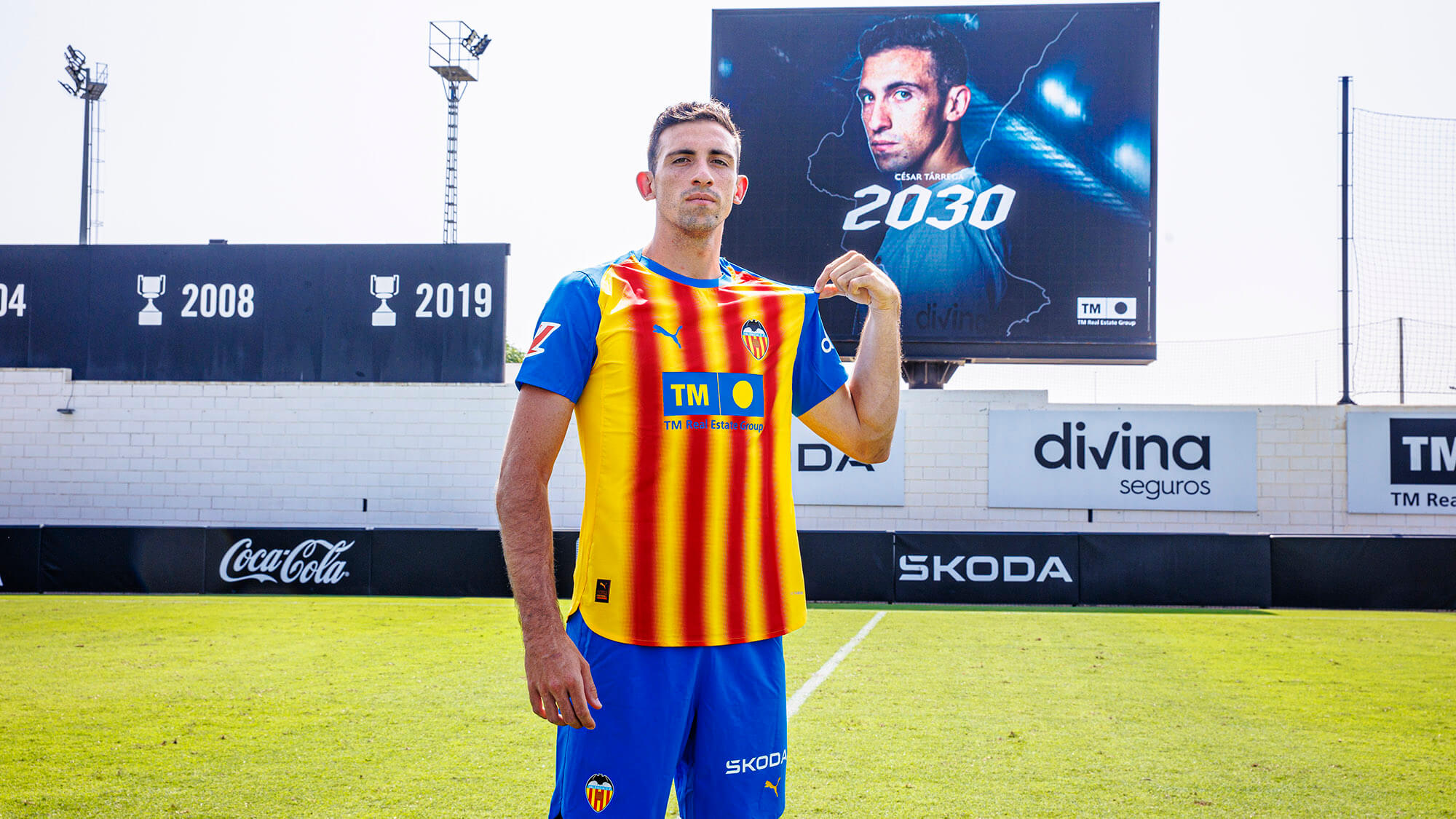 César Tárrega renueva con el Valencia hasta 2030 (Foto: VCF).