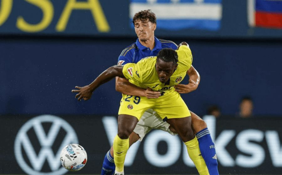 Oier Luengo ante el Villarreal. (Foto: LALIGA)