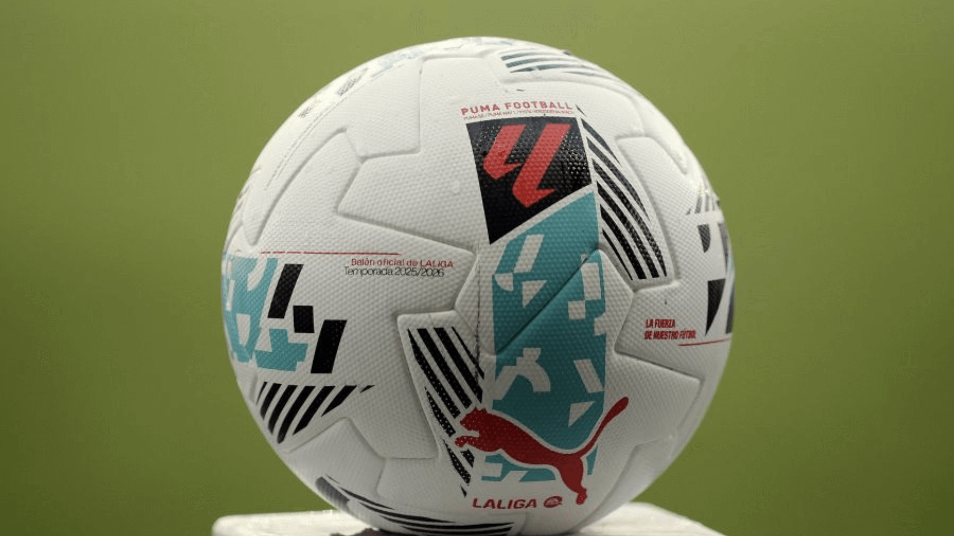El balón de LaLiga, en un partido del presente curso (Foto: LaLiga).