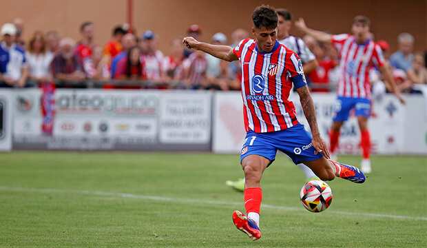 Carlos Martín en un encuentro como colchonero. (Foto: Atlético)