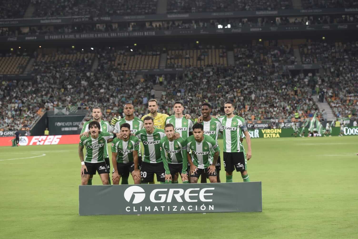 El once del Betis contra el Alavés (Foto: Kiko Hurtado)
